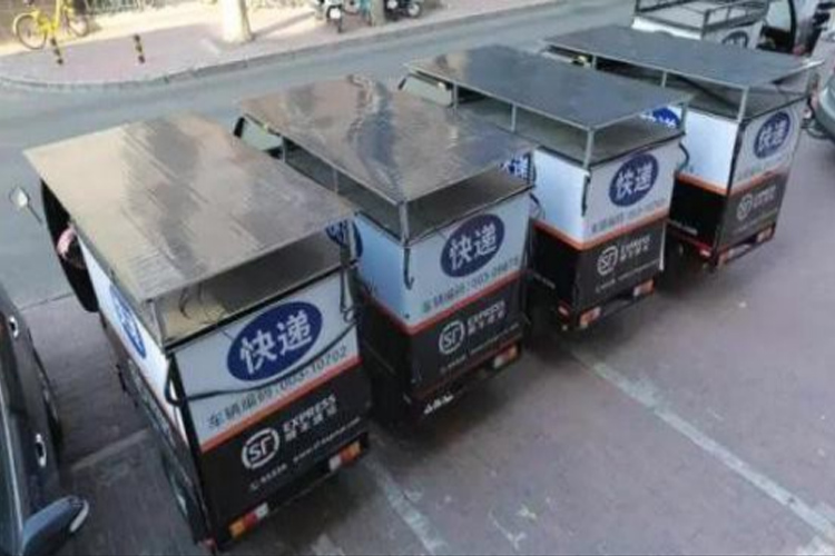 快递车